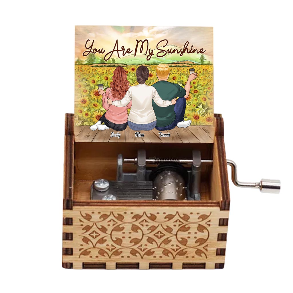 Mom You Are My Sunshine - Gift for mom, grandaughter, grandma, friend,grandson, son, daughter - Personalized Hand Crank Music Box