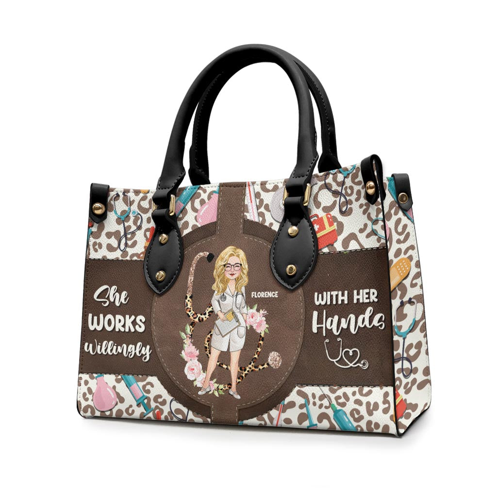 She Works Willingly With Her Hands - Personalized Nurse Leather Handbag