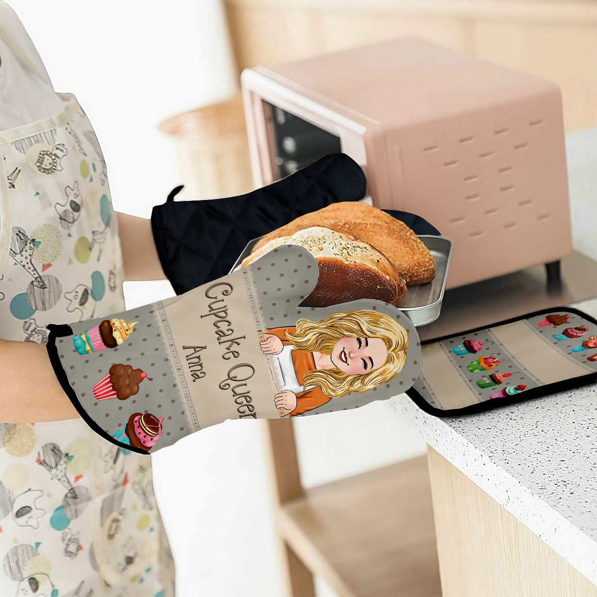 Cupcake Queen - Personalized Baking Oven Mitts & Pot Holder Set