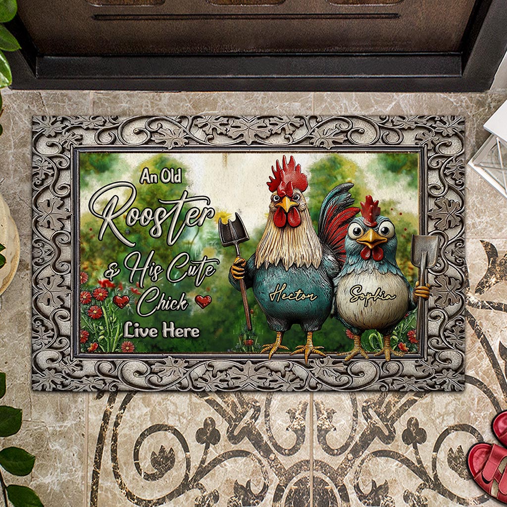 An Old Rooster & His Cute Chick Live Here - Personalized Chicken Doormat