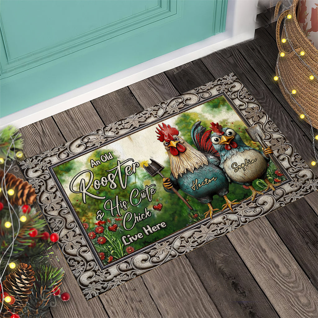 An Old Rooster & His Cute Chick Live Here - Personalized Chicken Doormat