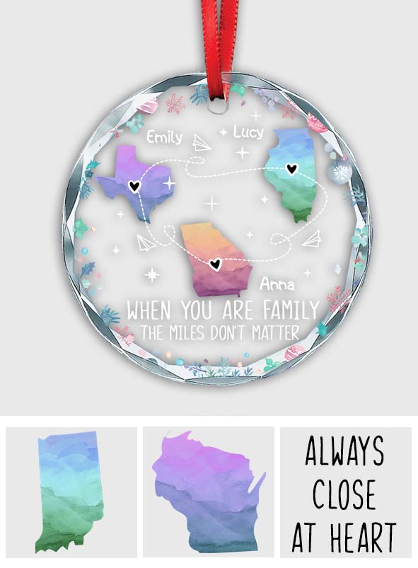 The Love Between Family Knows No Distance 
- Personalized Family Round Shaped Glass Ornament