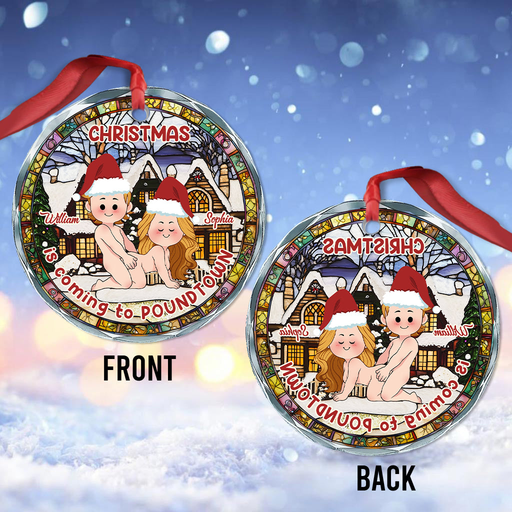 Christmas is Coming to Poundtown - Personalized Couple Round Shaped Glass Ornament