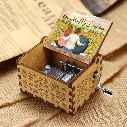 Mom You Are My Sunshine - Gift for mom, grandaughter, grandma, friend,grandson, son, daughter - Personalized Hand Crank Music Box