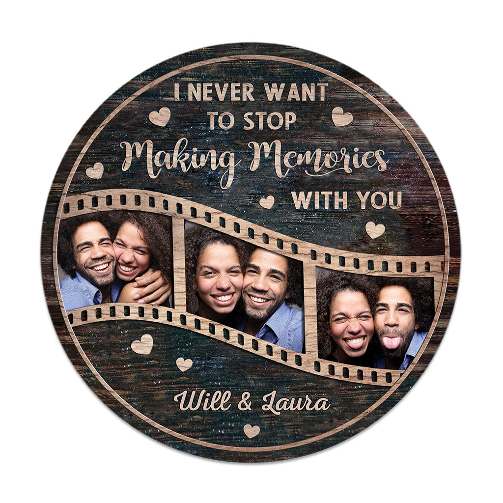 I Never Want To Stop Making Memories With You - Personalized Couple Couple Round Wood Sign