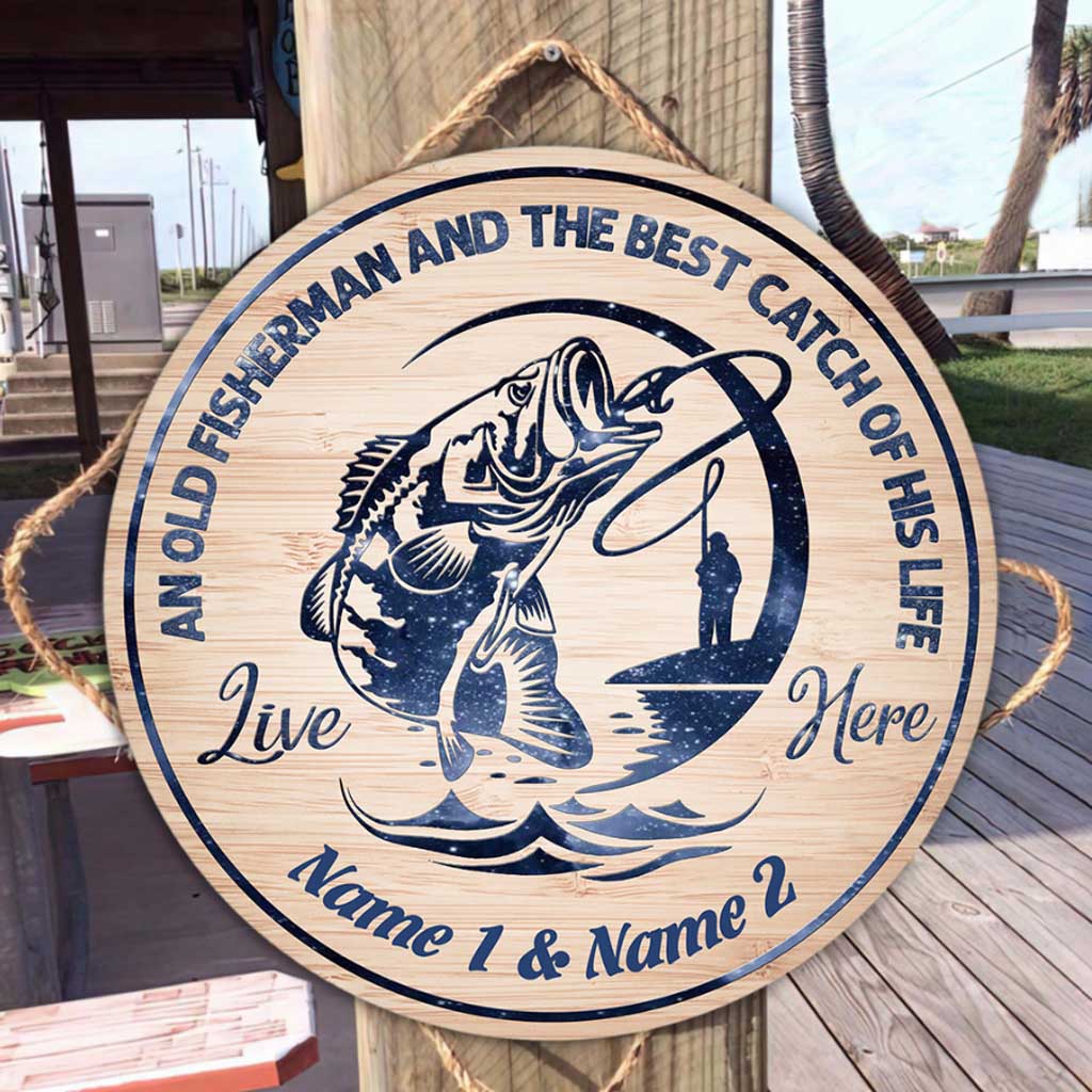 An Old Fishman - Fishing Personalized Round Wood Sign