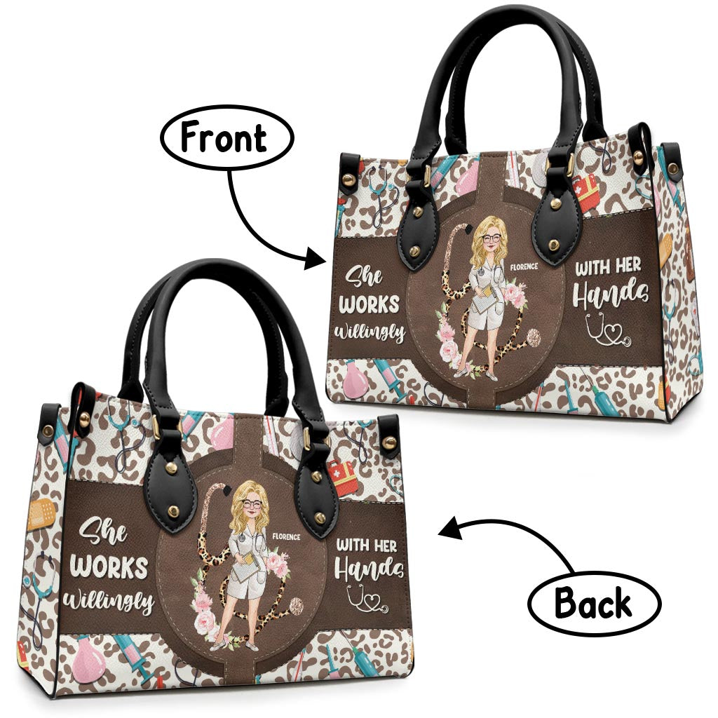 She Works Willingly With Her Hands - Personalized Nurse Leather Handbag
