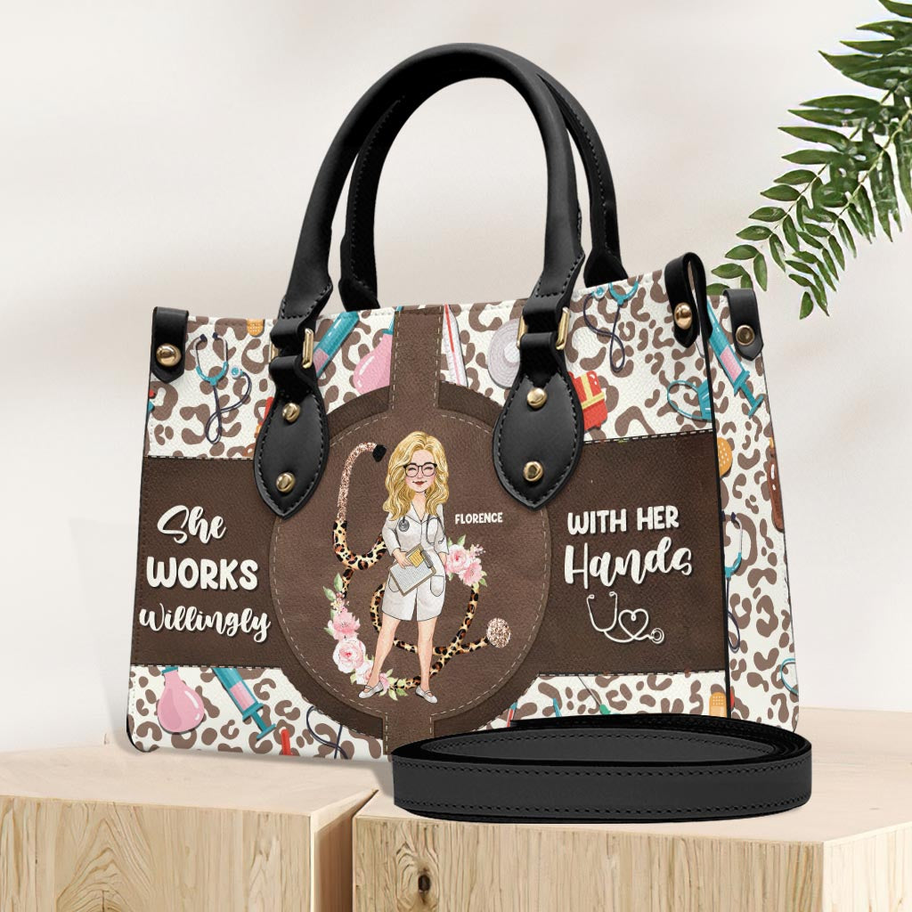She Works Willingly With Her Hands - Personalized Nurse Leather Handbag