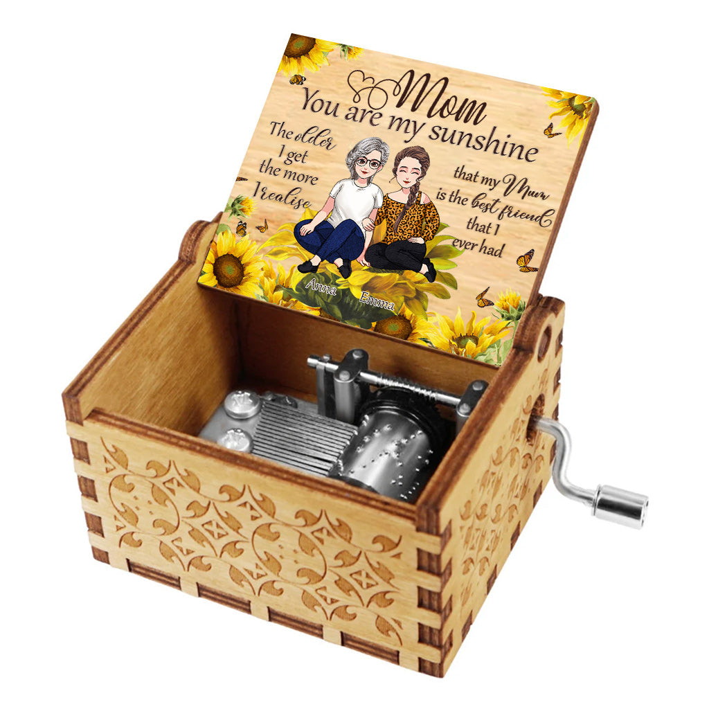The Older I Get The More I Realise - Personalized Mother's Day Mother Hand Crank Music Box